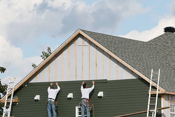 Professional Siding technician working in Hinckley, IL